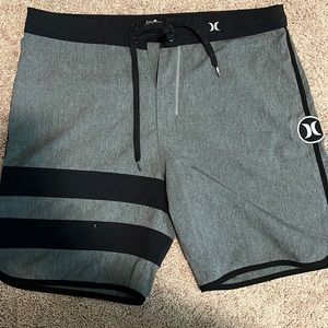 Hurley Black & Grey Swim Trunks size 33